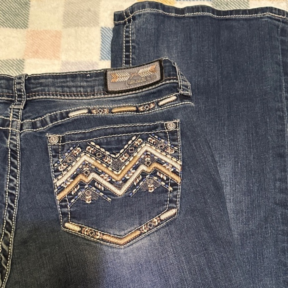 A22. Grace Women's Mid Rise Darkwash Boot Cut Jeans Embellished Pocket size 31
